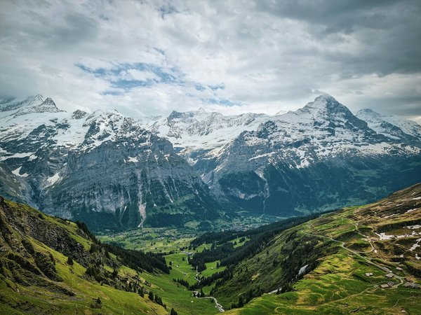 Où trouver les meilleures expériences de randonnée dans les montagnes du Jura suisse?